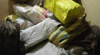 सशस्त्र प्रहरीद्धारा भन्सार छलेर ल्याइएका १८ लाखका कपडा बरामद