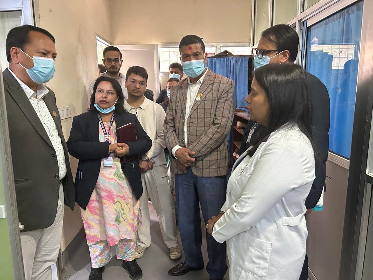 सर्वोत्कृष्ट घोषित भक्तपुर अस्पतालमा मन्त्री र स्वास्थ्य सचिवसहितको टोलीद्धारा अनुगमन