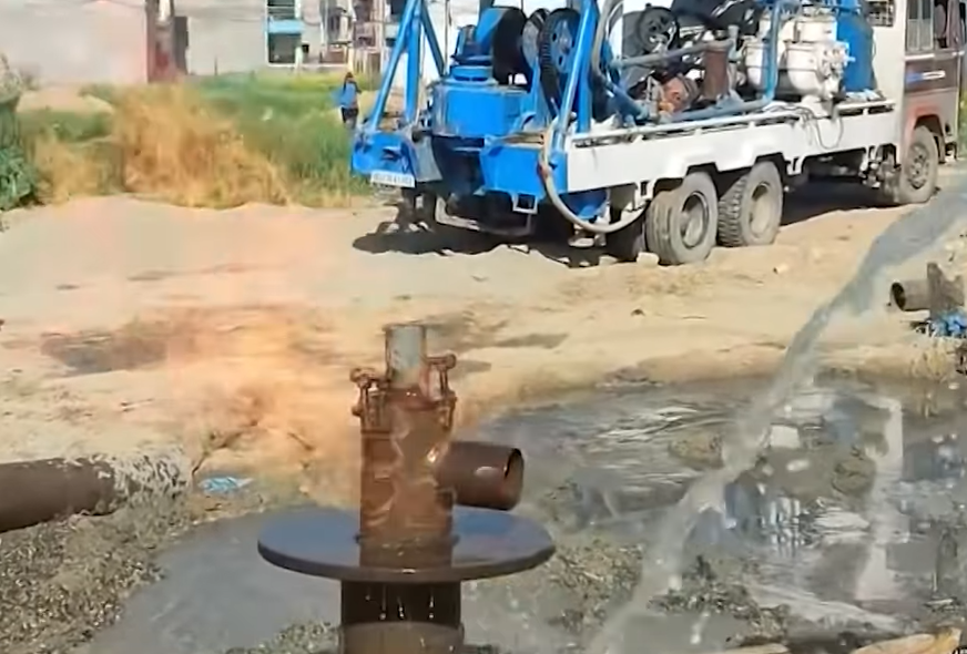 टीकाथलीमा बोरिङ खन्दा निस्कियो आगोको ज्वाला