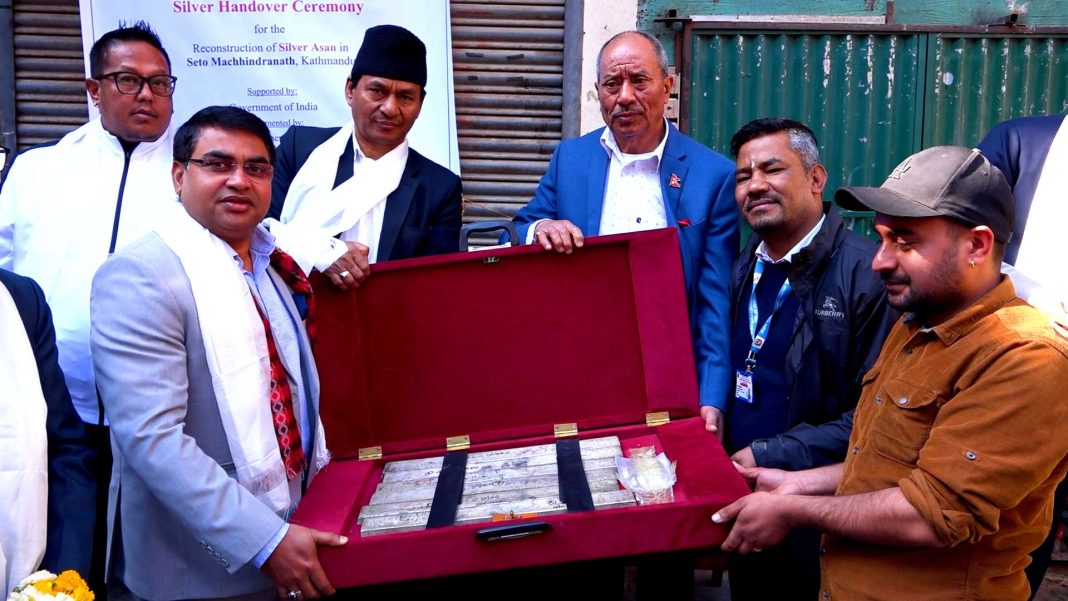 भारतीय दूतावासको तर्फबाट सेतो मछिन्द्रनाथ पुननिर्माणका लागि २४ किलो चाँदी हस्तान्तरण