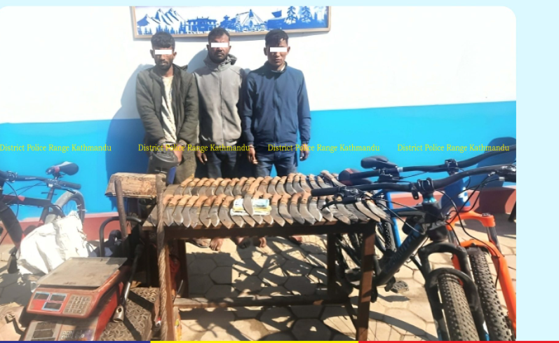 सीतापाइलास्थित कारखानाबाटै १२० खुकुरी चोरी गर्ने तीन जना पक्राउ