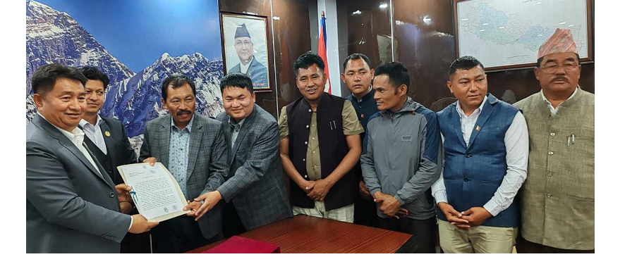 दुर्गम क्षेत्रका पालिका जोड्ने पुल निर्माणलाई तीव्रता दिने मुख्यमन्त्री लामाको प्रतिबद्धता