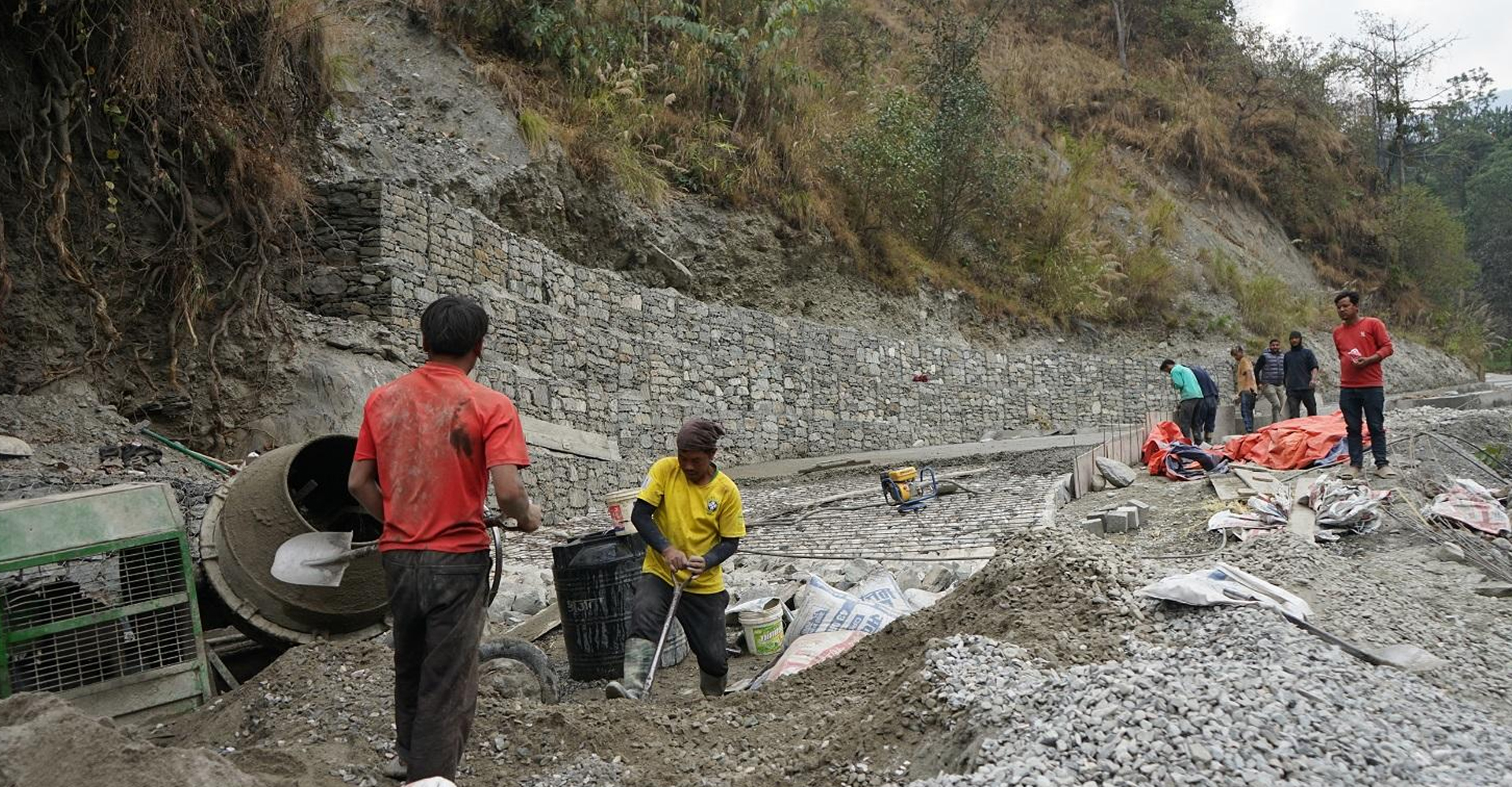 ग्रामीण सडकः मार्ग खुलेको १४ वर्षपछि स्तरोन्नति