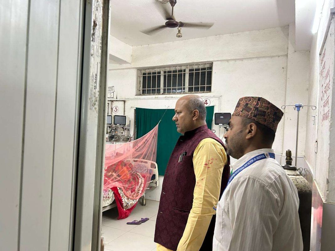 सर्लाहीको मलंगवाका अस्पतालमा मुख्यमन्त्री सिंहको अनुगमन, १५ वटा अस्पताल बन्द गर्न निर्देशन