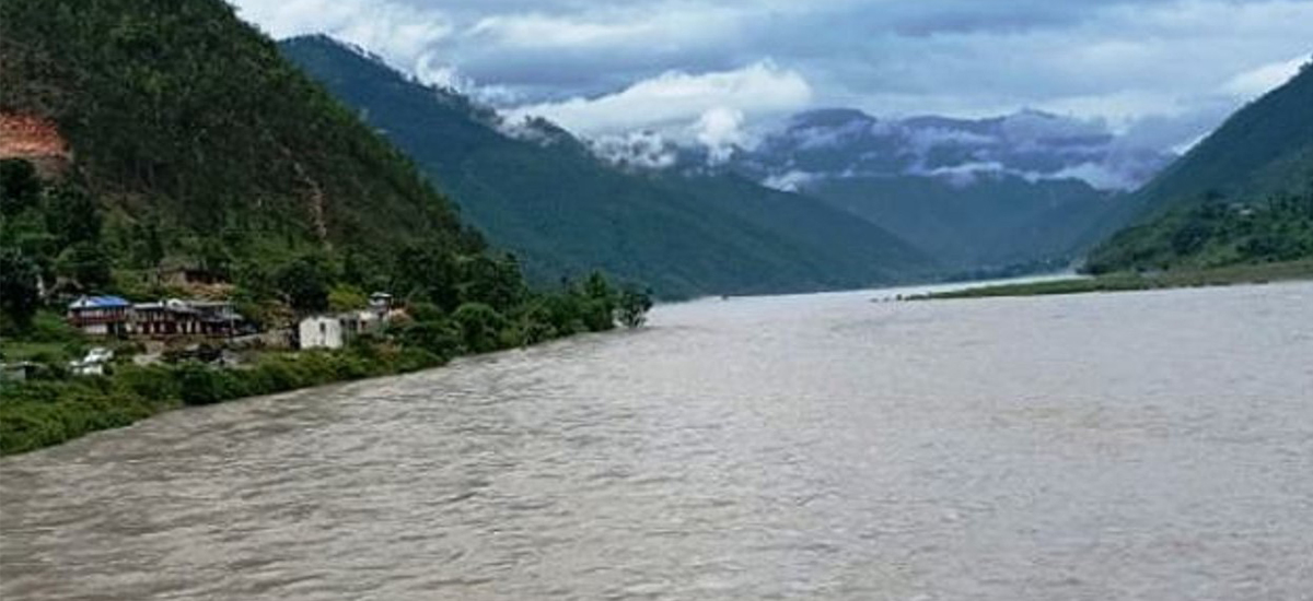कर्णाली नदीमा खसेर २३ वर्षीय सेजुवाल बेपत्ता