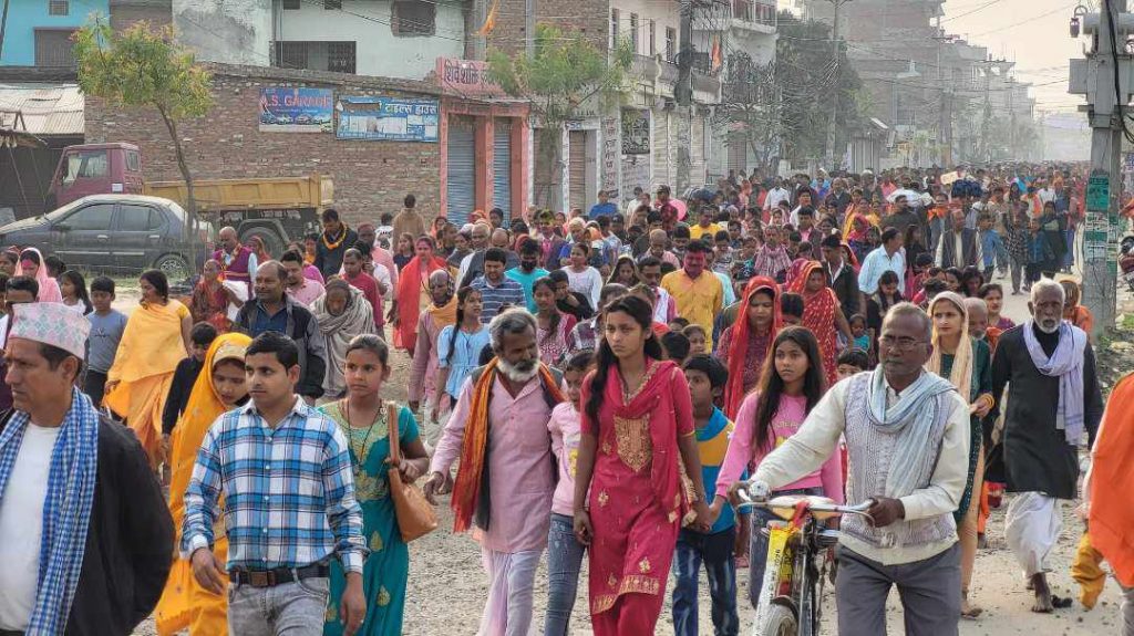मध्यमा परिक्रमाः गुञ्जदै होरी गीत, रङ्गिदै माटो