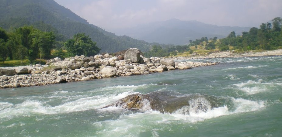 जलविद्युत् आयोजनाको ‘मकिङ’ म्याग्दी नदीमा फाल्दा बाढीको जोखिम