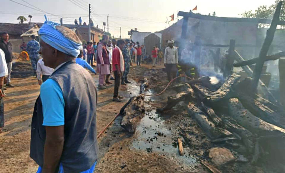 नरैनापुरका अग्निपीडित १७ परिवारलाई सहयोग