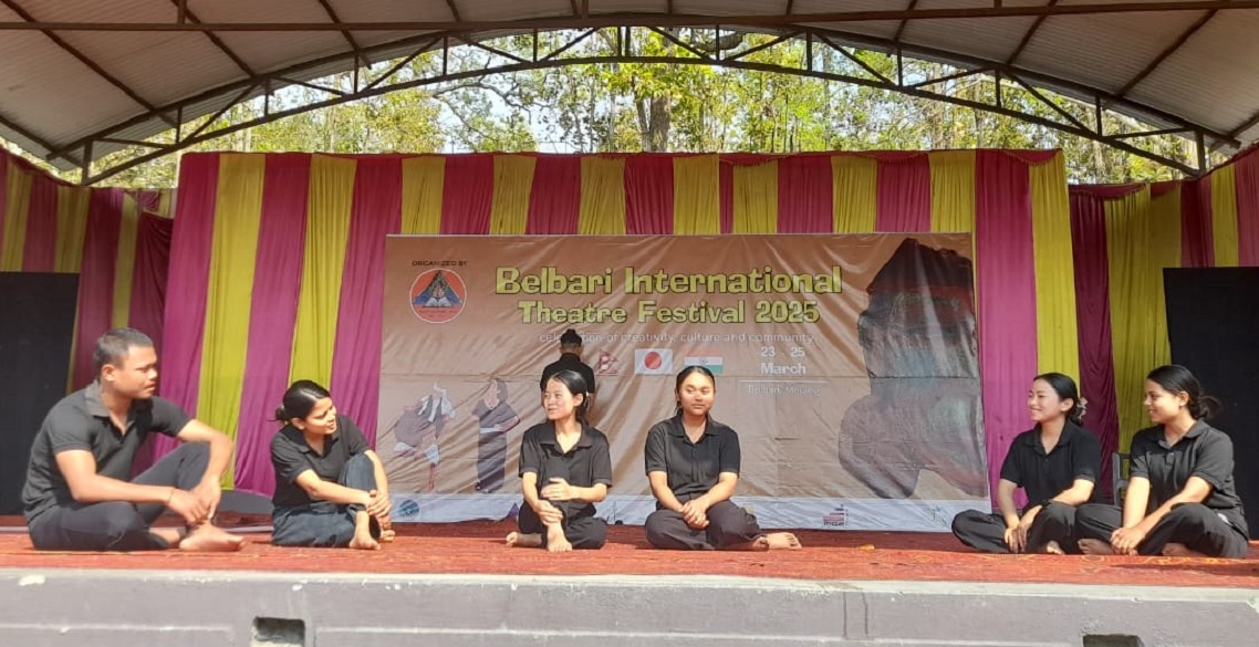 बेलबारीमा आयोजित अन्तर्राष्ट्रिय नाट्य महोत्सवमा विद्यार्थीको आकर्षण