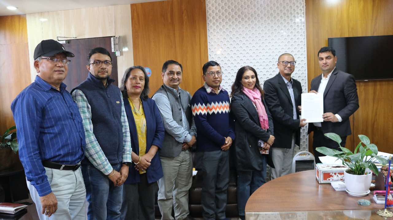 प्रजनन स्वास्थ्य अधिकार कार्यसमूहले बुझायो मन्त्री पौडेललाई ध्यानाकर्षण पत्र