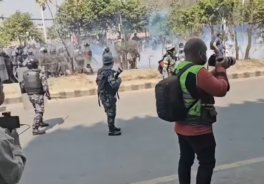राजावादीले निषेधित क्षेत्र तोड्न खोजेपछि तिनकुने बन्यो रणमैदान(भिडियोसहित)