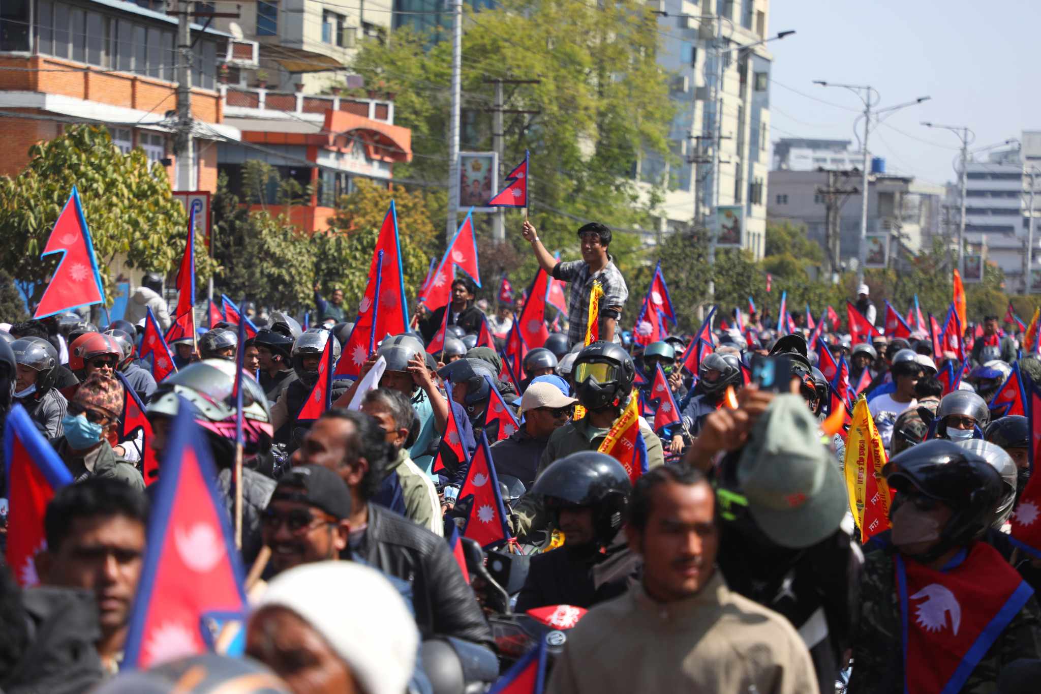 राप्रपाले आज निषेधित क्षेत्र तोडेर काठमाडौंमा प्रदर्शन गर्दै