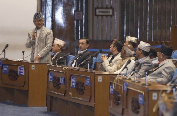 राजेन्द्र लिङ्देनले गणतन्त्रवादीलाई भने- तपाईंहरू मादल बजाएर आएको हो ?