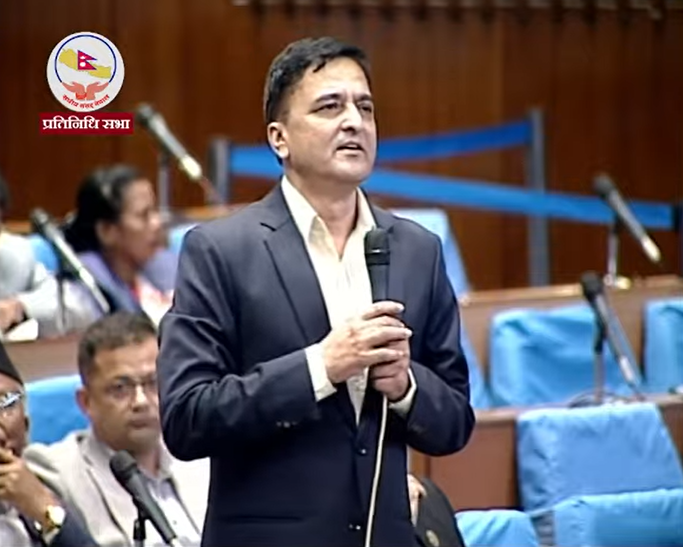 पूर्वराजाका सेवासुविधा कटौती गर्नुपर्छः सचिव भट्टराई