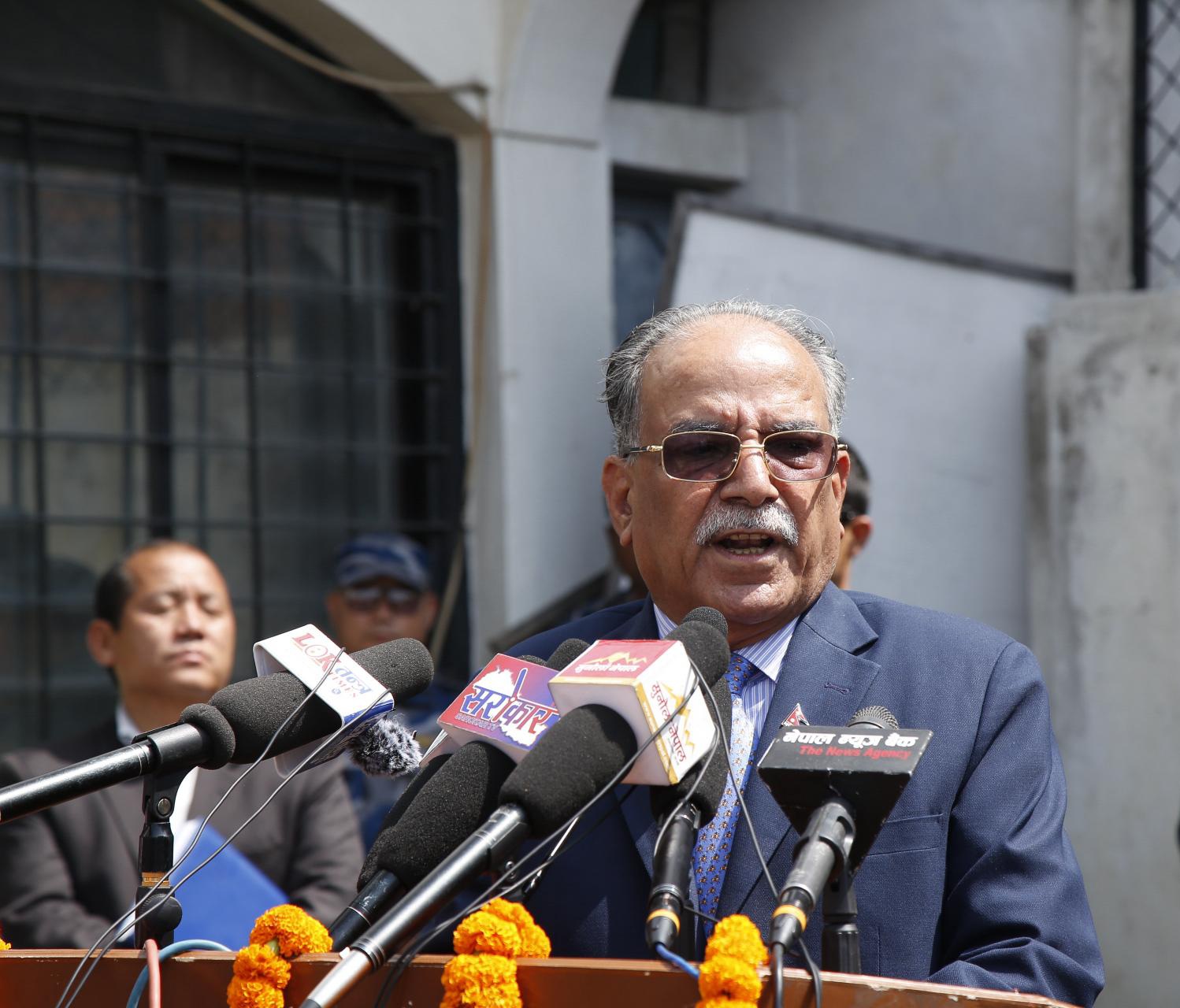 शिक्षकहरूलाई आन्दोलन नरोक्न प्रचण्डको आग्रह