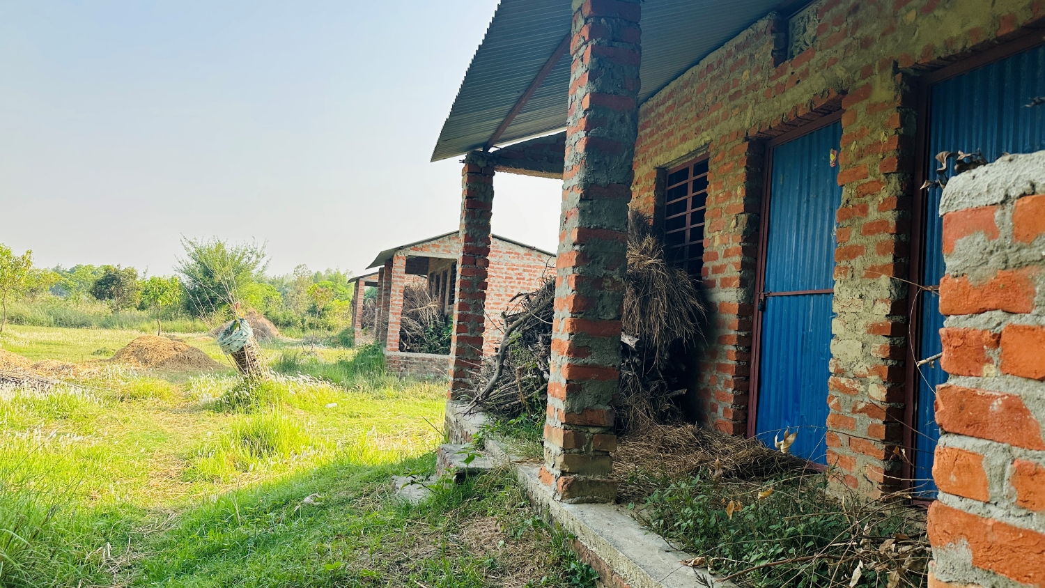 मधेस प्रदेश सरकारले डोम समुदायका लागि निर्माण गरिदिएका घर प्रयोगविहीन
