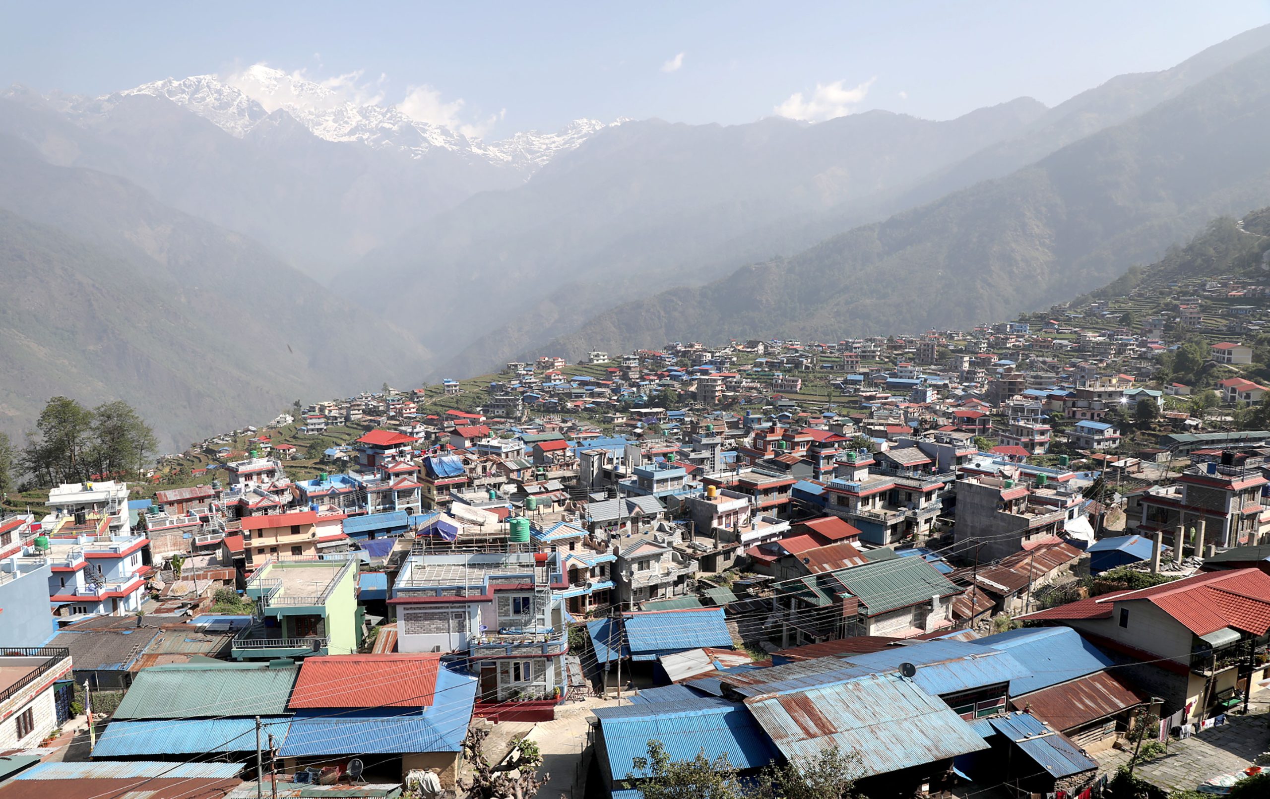 भूकम्पले ढलेर उठेको बारपाक(फोटोफिचर)