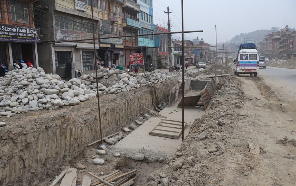 धुलिखेल–साँगा सडकः पुलबजार क्षेत्रमा रोकियो काम