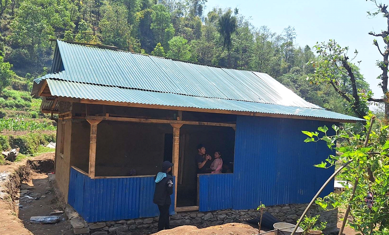 पहिरोले घरबारविहीन बनेका १७ वर्षीय छितिजको परिवारलाई नयाँ घर