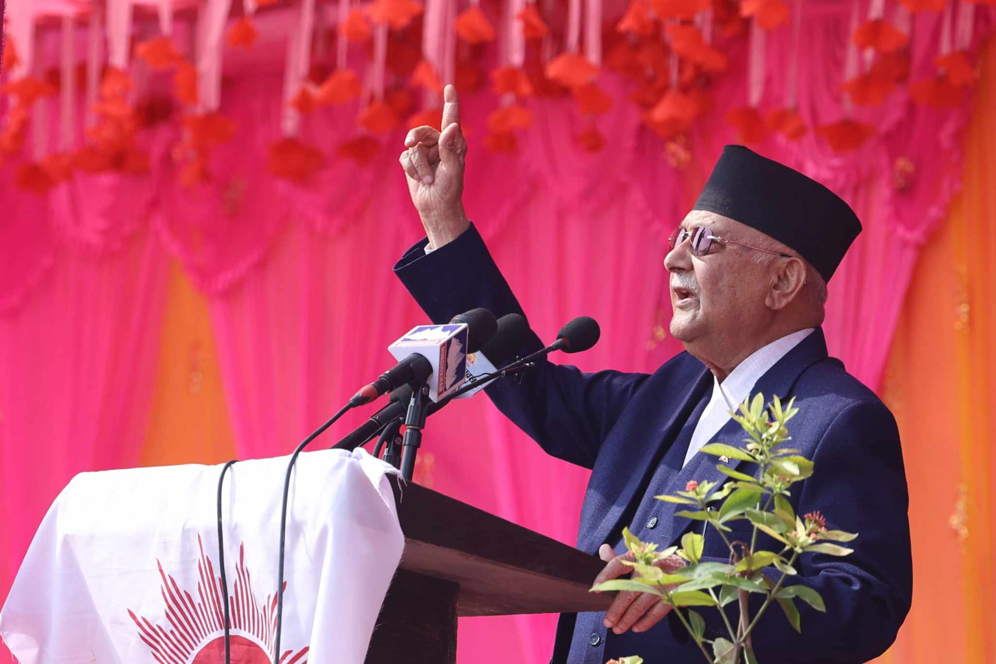 राजावादीलाई प्रधानमन्त्री, मन्त्री बनाउनु भन्दा पशुपतिका बाँदरलाई बनाउनु राम्रोः प्रधानमन्त्री ओली