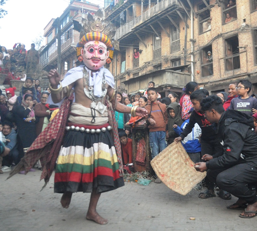 भक्तपुरमा मल्लकालीन परिवारलाई इङ्गित गर्ने नवदुर्गाको ङालाकेगु जात्रा
