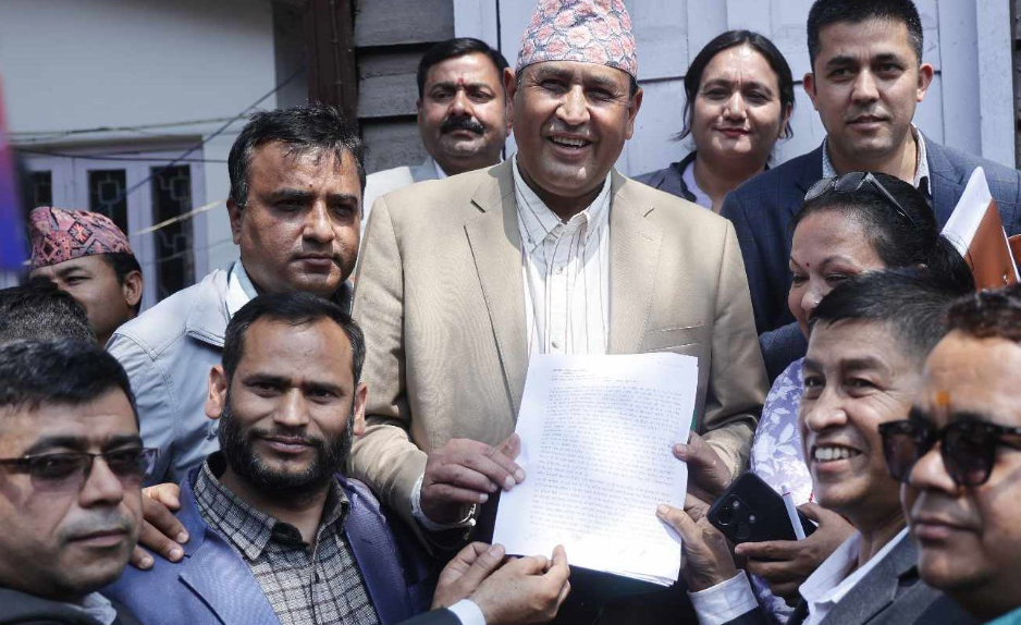 निजामती कर्मचारीहरुले राज्य व्यवस्था समितिका सभापतिलाई बुझाए ११ बुँदे ज्ञापनपत्र
