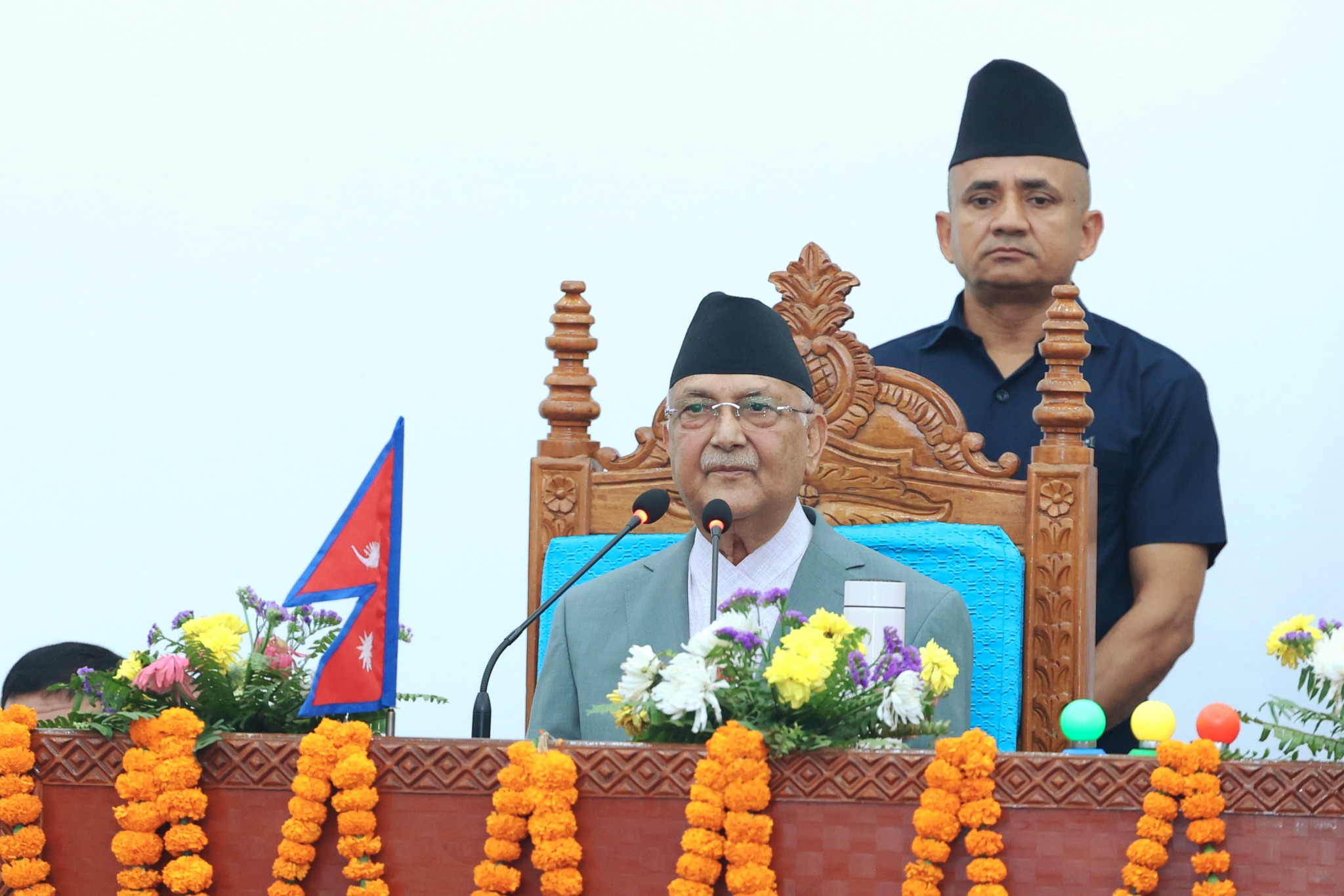 जनतालाई पवित्रभावका साथ सेवा दिएर लोकतन्त्रलाई बलियो बनाउनुपर्छ  :  प्रधानमन्त्री ओली