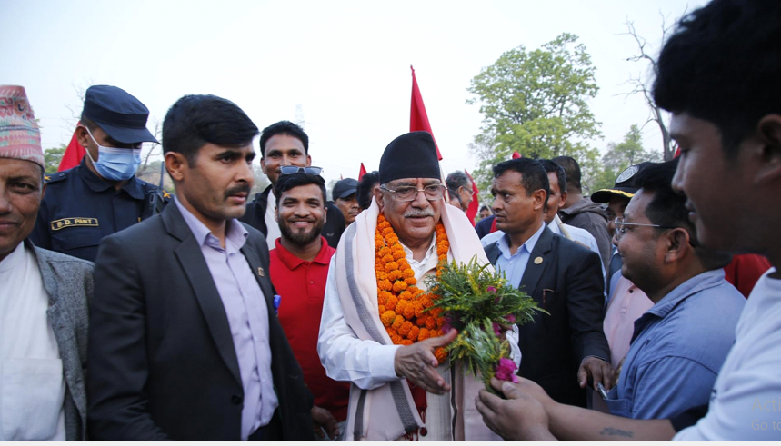 जागरण अभियानका क्रममा माओवादी केन्द्रका अध्यक्ष दाहालसहितको टोली बर्दघाटमा