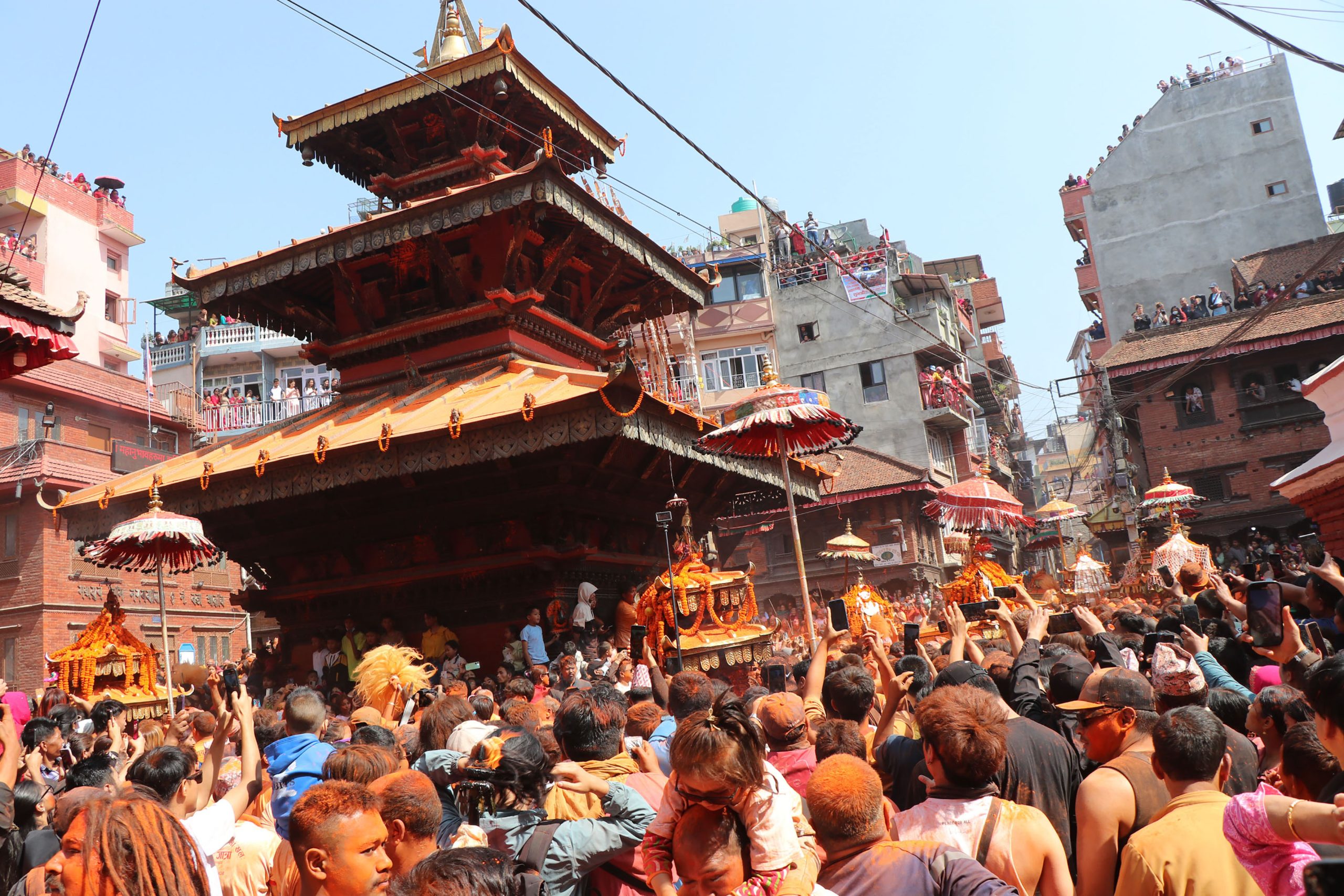 सिन्दुर खेलेर भक्तपुरमा मनाइयो सुथसिया जात्रा(फोटोफिचर)