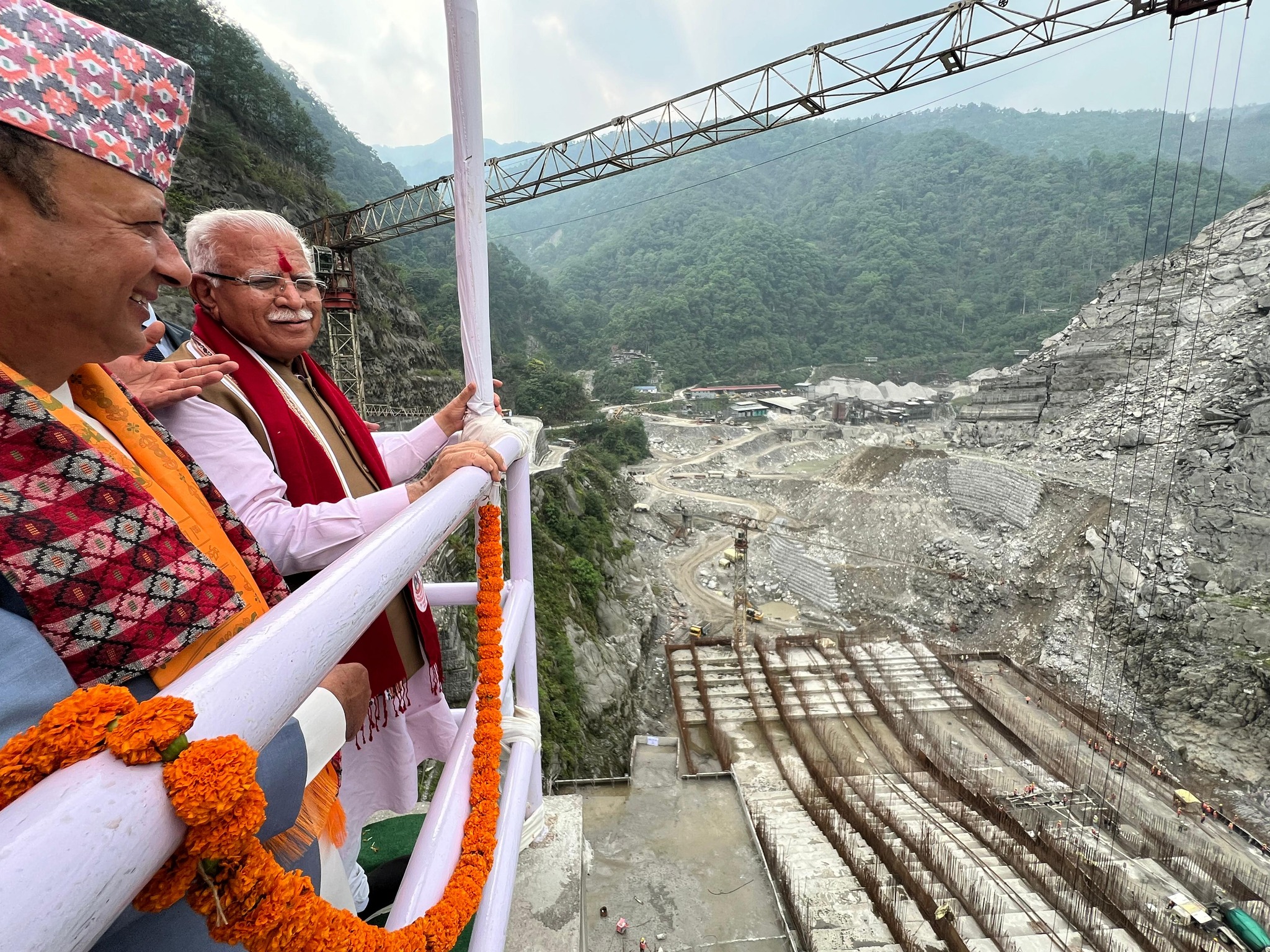 ऊर्जामन्त्री खड्का र भारतीय समकक्षीद्वारा अरुण तेस्रो आयोजनाको अवलोकन