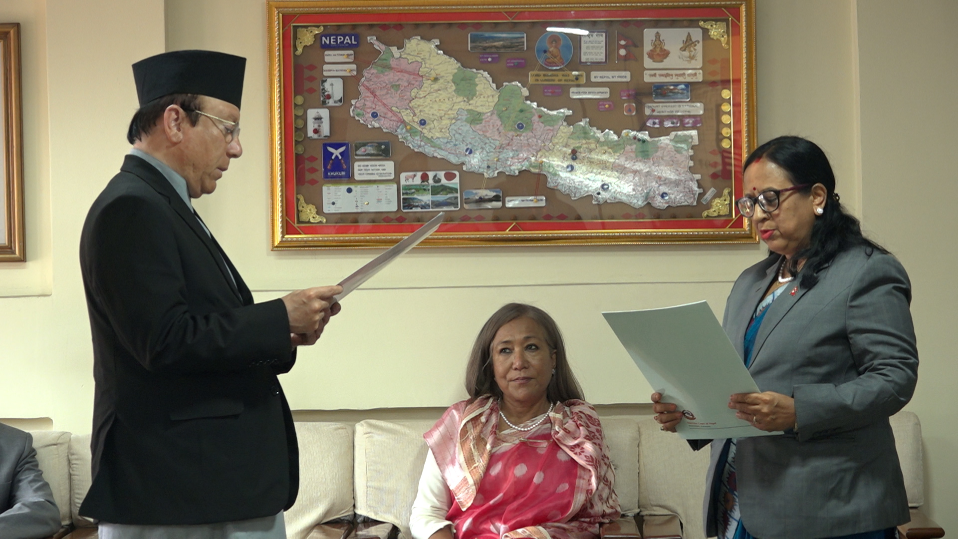 प्रधानन्यायाधीशद्वारा संक्रमणकालीन न्यायका दुई आयोगका अध्यक्षलाई शपथ