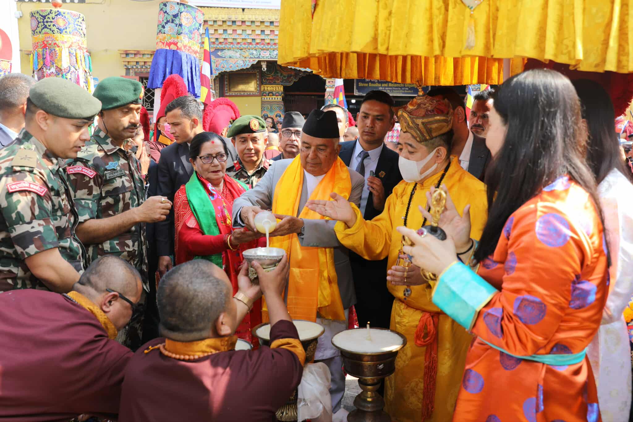 राष्ट्रपति पौडेलद्वारा बौद्धस्थित ल्हाखाङ गुम्बामा पूजा, आराधना