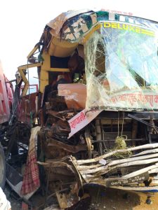 तनहुँमा बस र टिपर ठोक्किँदा ६ जना घाइते