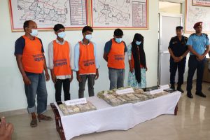 ७१ लाख नगदसहित सिरहाबाट पाँचजना  पक्राउ