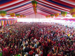 पोखरामा जारी कोटीहोममा राधिका दासीको प्रवचन सुन्न  भक्तजनको ओइरो