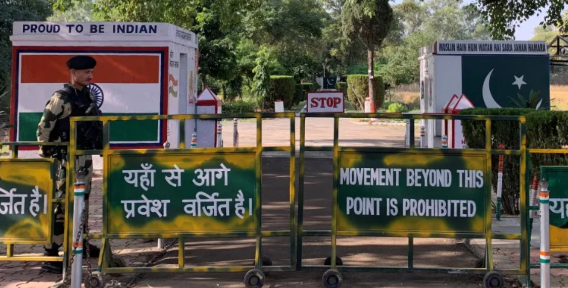 भारत र पाकिस्तानको सिमानामा रहेका बासिन्दाहरू फिर्ता