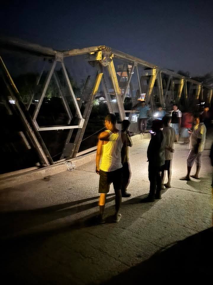 गिरुवारी खोलामा पुल भाँचिदा रोकिएका सवारी वैकल्पिक बाटोबाट सञ्चालन