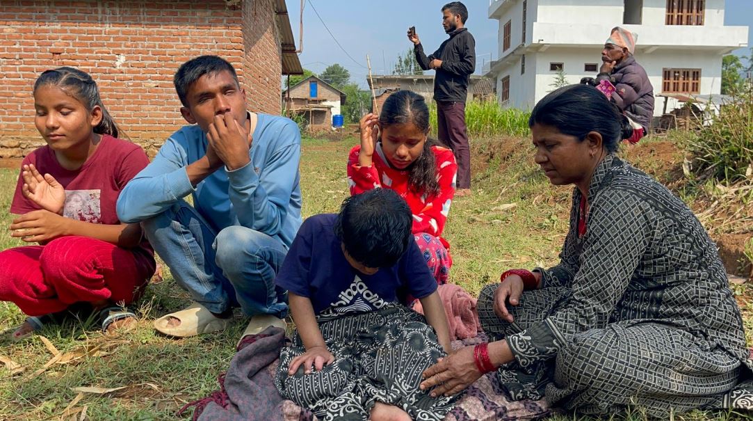 सहयोग जुटाएर एकै घरका चार दृष्टिविहीनलाई आवास बनाइँदै
