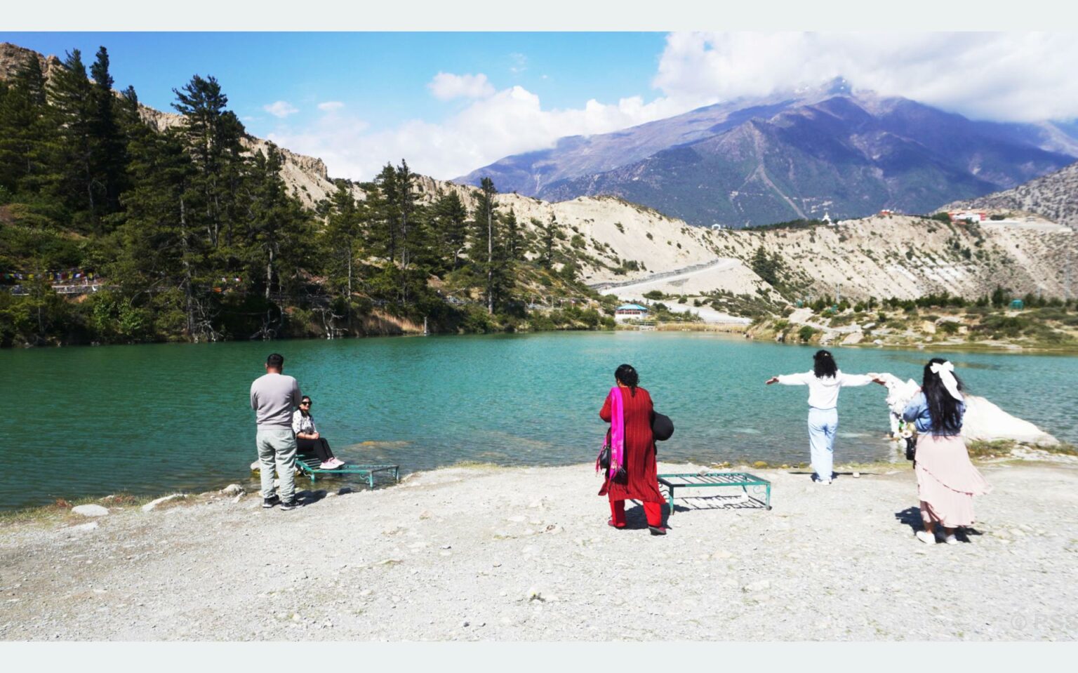 पर्यटकका लागि आकर्षणको केन्द्र बन्दै मुस्ताङको ‘ढुम्बाताल’