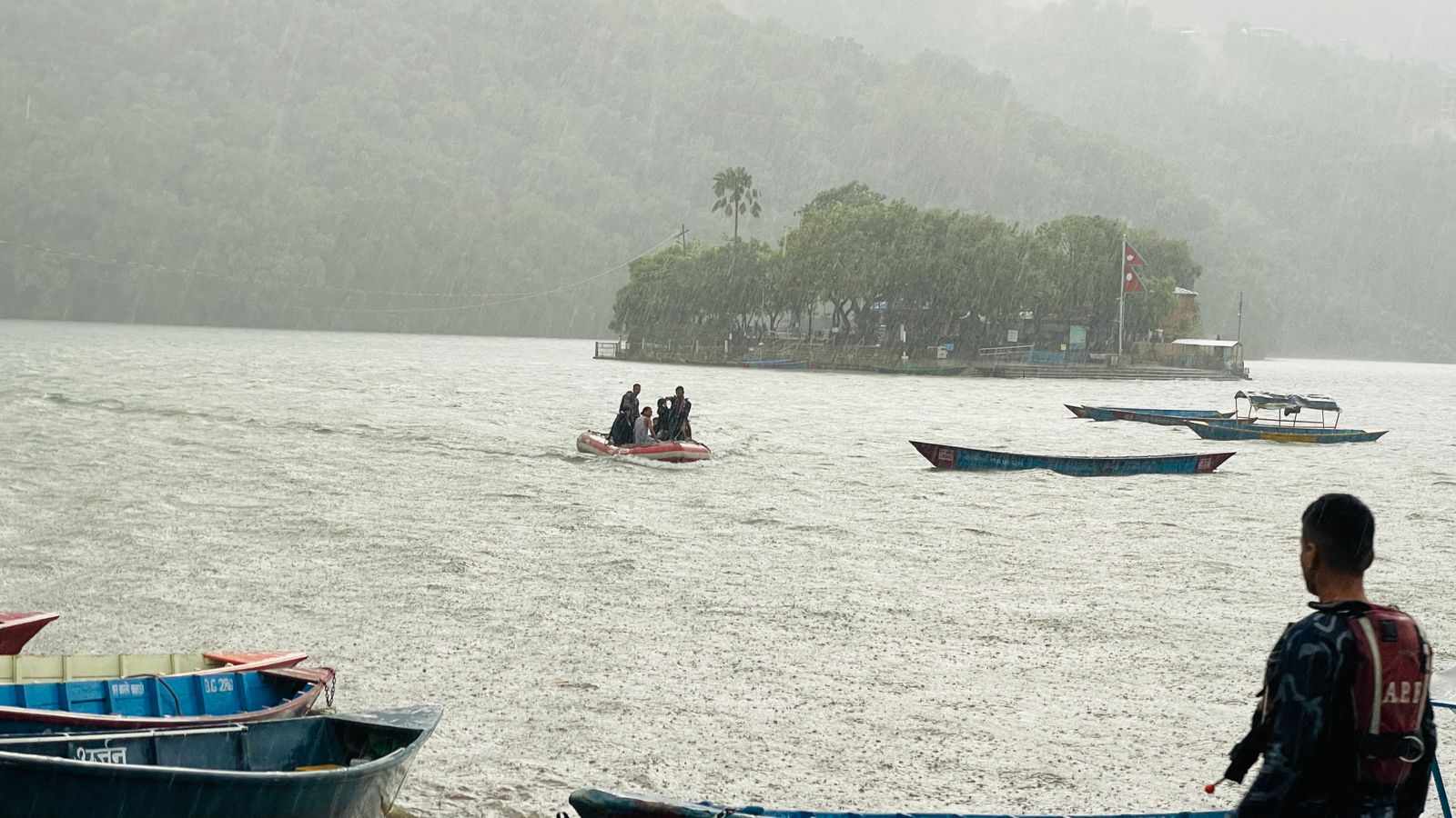 फेवातालमा फसेका आठ जनाको उद्दार