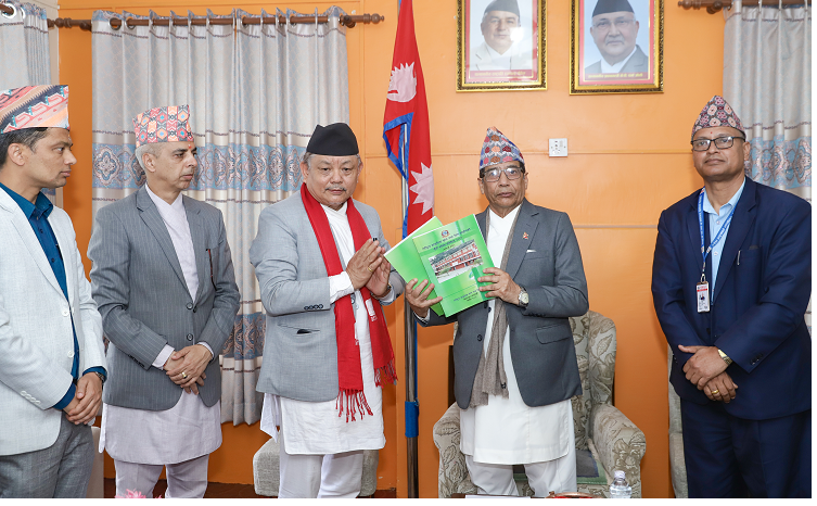 प्राकृतिक स्रोत तथा वित्त आयोगद्वारा गण्डकी प्रदेश प्रमुखसमक्ष प्रतिवेदन पेस