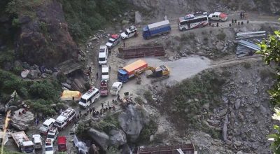 पहिरोले नारायणगढ–मुग्लिन र कर्णाली राजमार्ग अवरुद्ध,पहिरो पन्छाउन समय लाग्ने