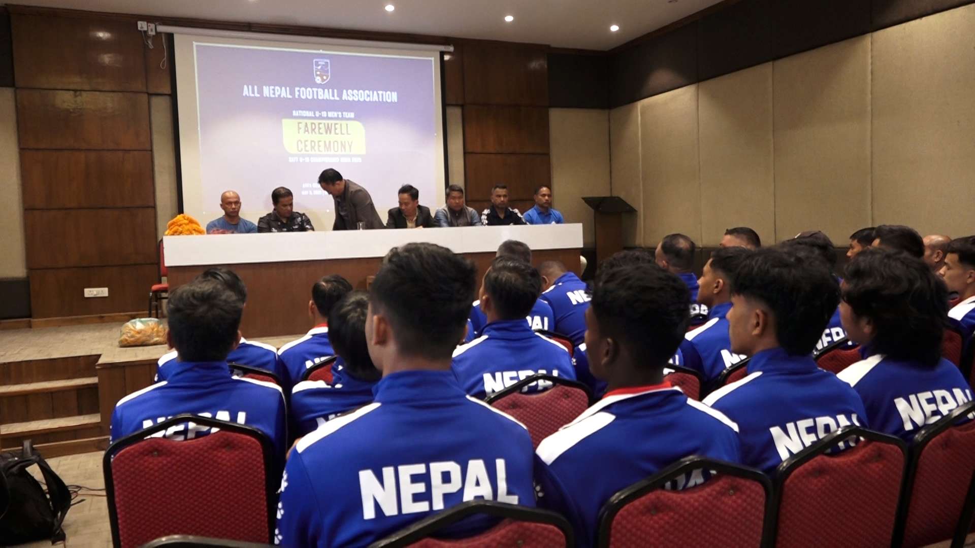 साफ यू–१९ फुटबल प्रतियोगिता खेल्ने राष्ट्रिय यू–१९ पुरुष टोलीलाई विदाई