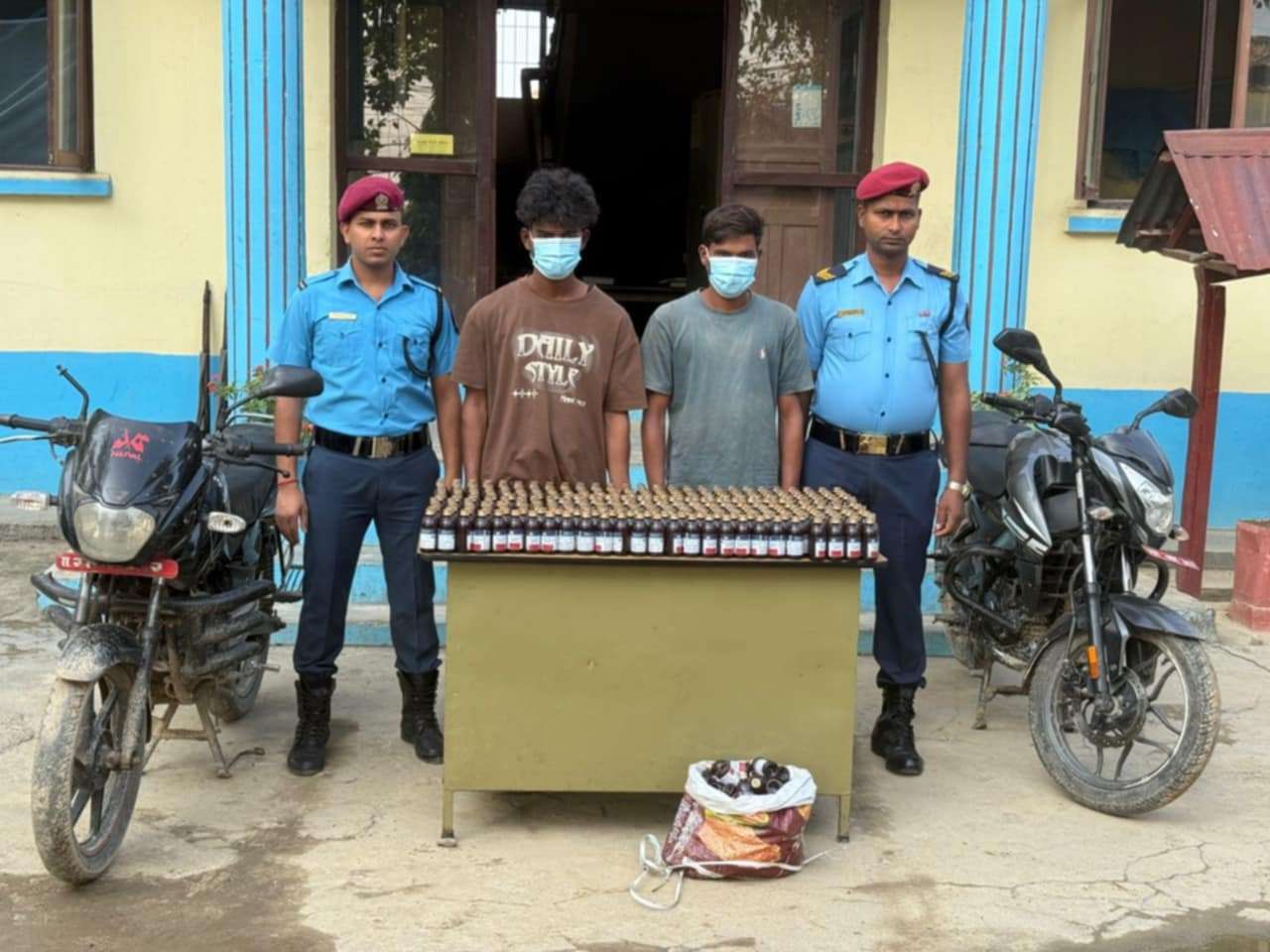 भारतबाट लागुऔषध ओसारपसार गरी ल्याउँदै गरेका दुई युवा सिरहाबाट पक्राउ