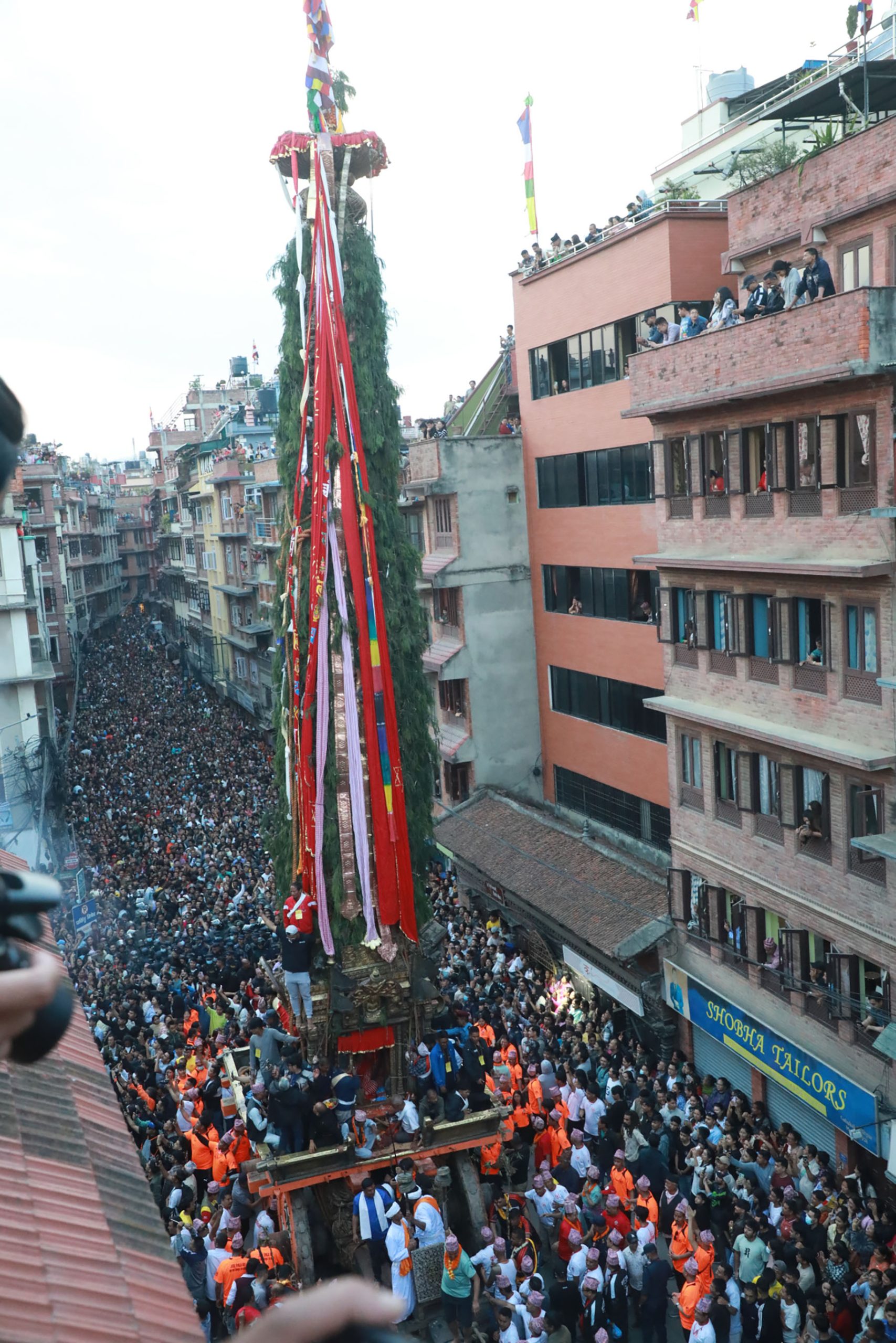 वर्षा र सहकालका देवता रातो मछिन्द्रनाथको रथयात्रा सुरु, आज गावहाल पुर्‍याइयो