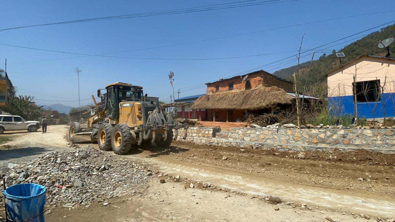 ट्रयाक खुलेको २४ वर्षपछि स्तरोन्नति : तीन पालिकाका बासिन्दा लाभान्वित हुने