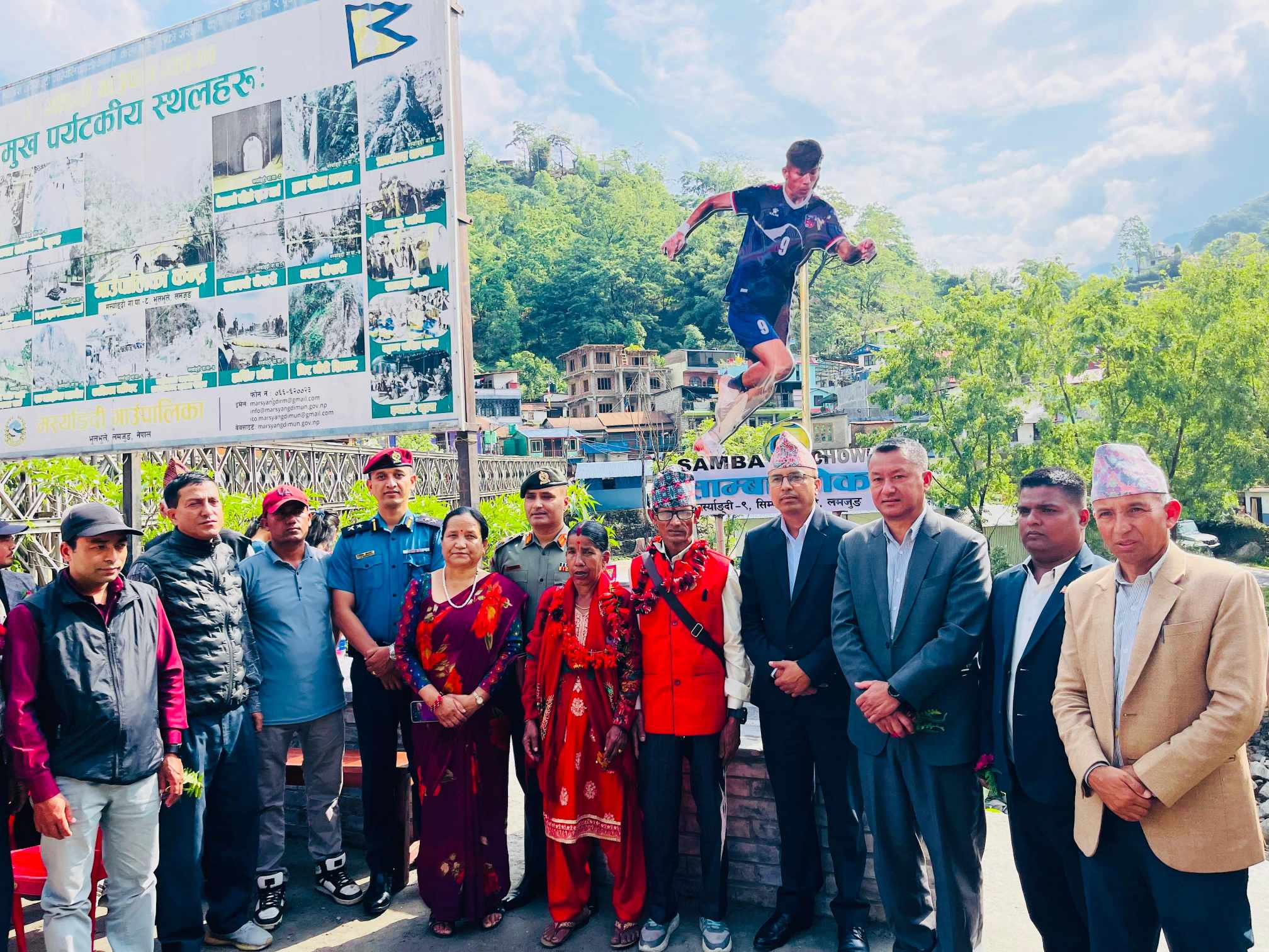 लमजुङको खुदीबजारमा फुटबल खेलाडी साम्बाको सम्मानार्थ साम्बाचोक स्थापना