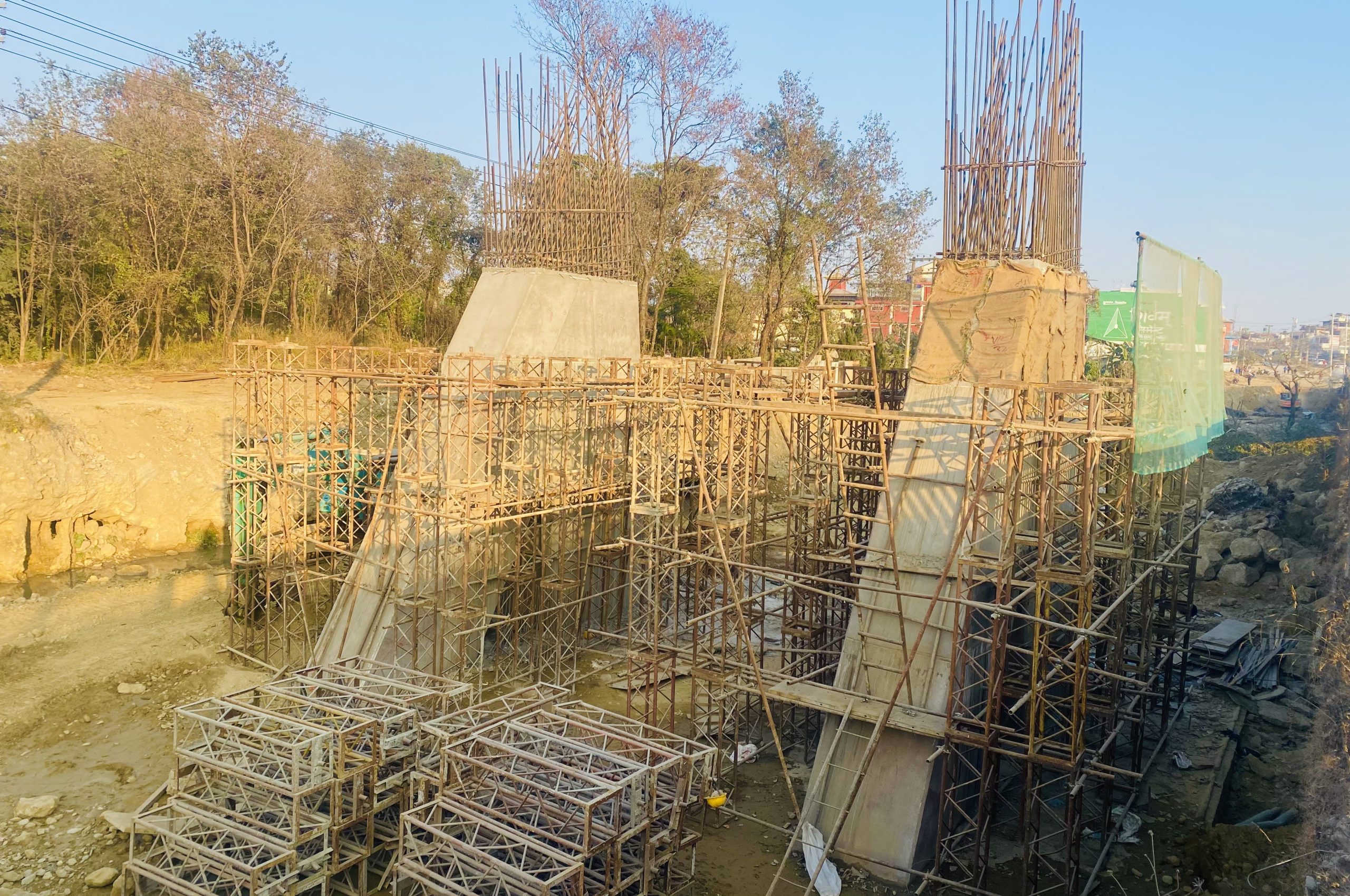 सेती नदीमा निर्माणाधीन ‘सिग्नेचर’ पुलको काम सुस्त, तीनवर्षमा ४४ प्रतिशत भौतिक प्रगति