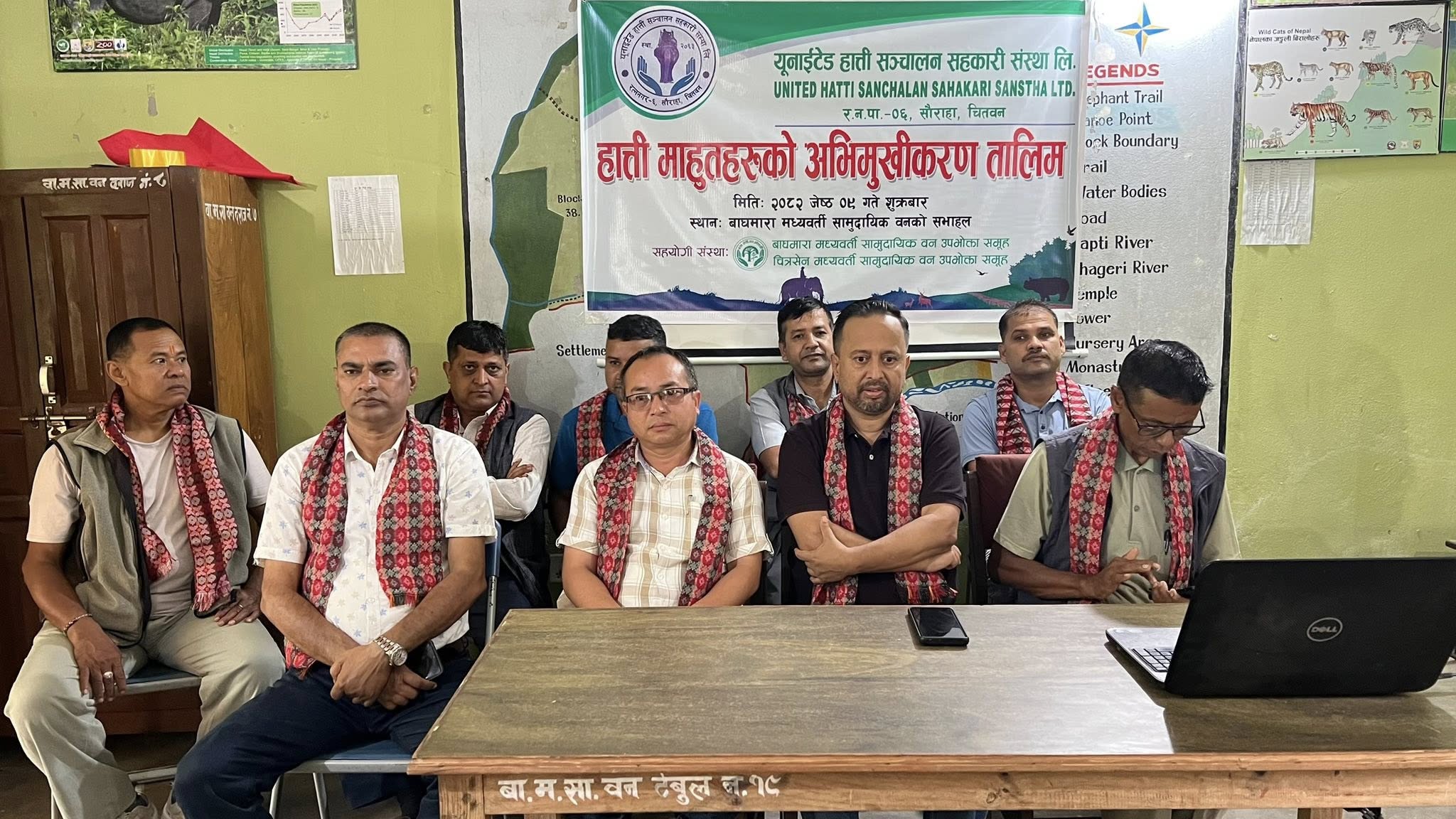 हात्ती सफारी व्यवस्थित गर्न माहुतेलाई प्रशिक्षण