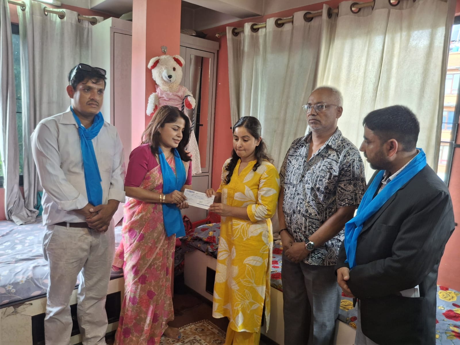 सुरेश रजकको परिवारलाई रास्वपाले दियो तीन लाख